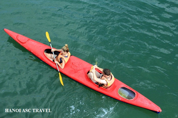 Kayaking Hạ Long